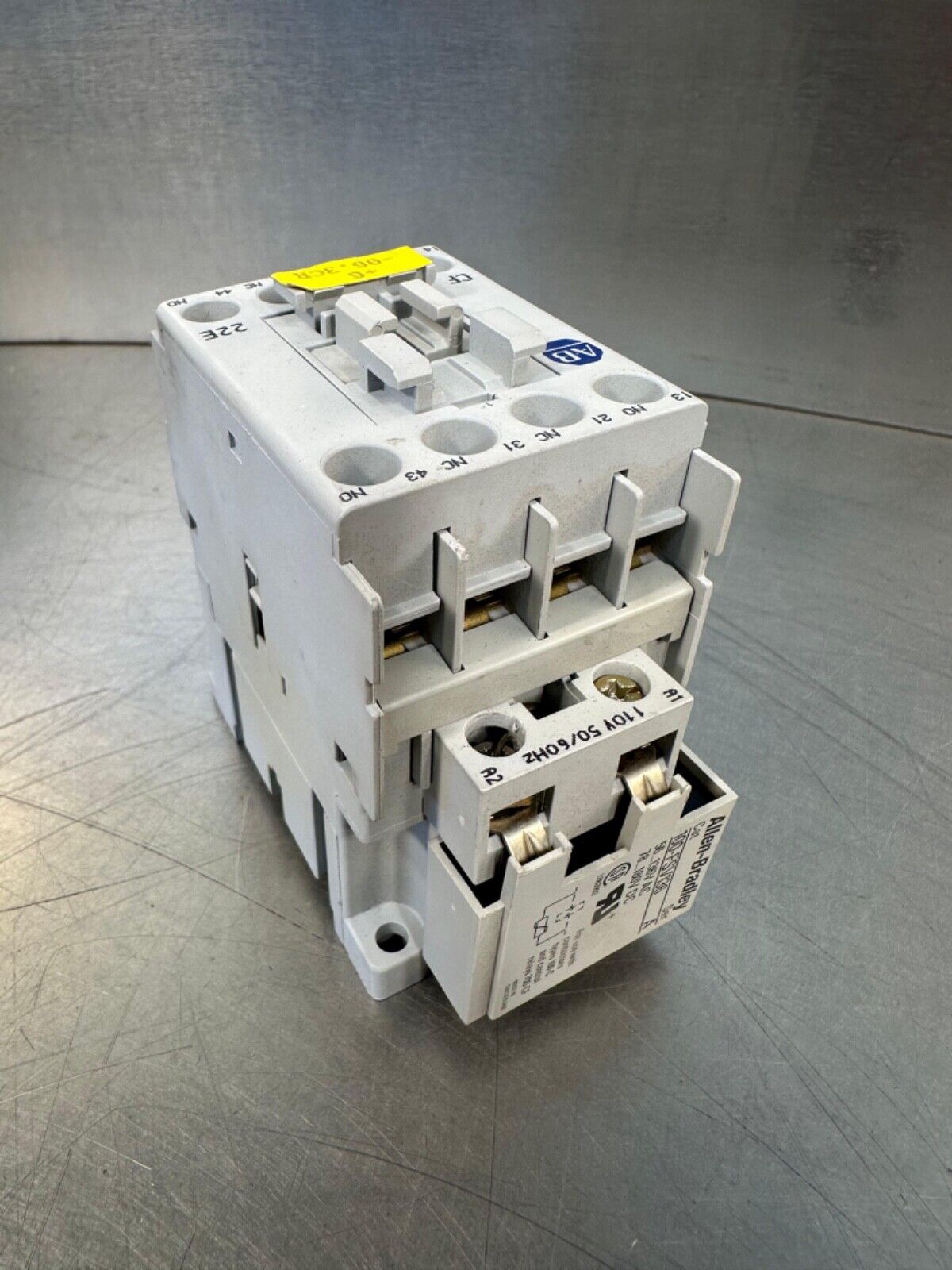 Allen-Bradley 700-CF220* Ser. A Control Relay (4B-25)