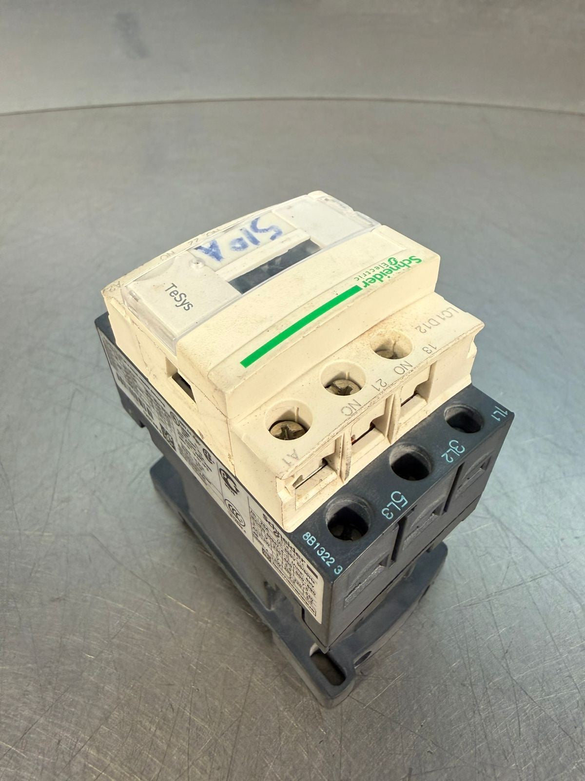 Schneider Electric LC1D12  Contactor LC1D12 / 12G7AB            (4.1.3)
