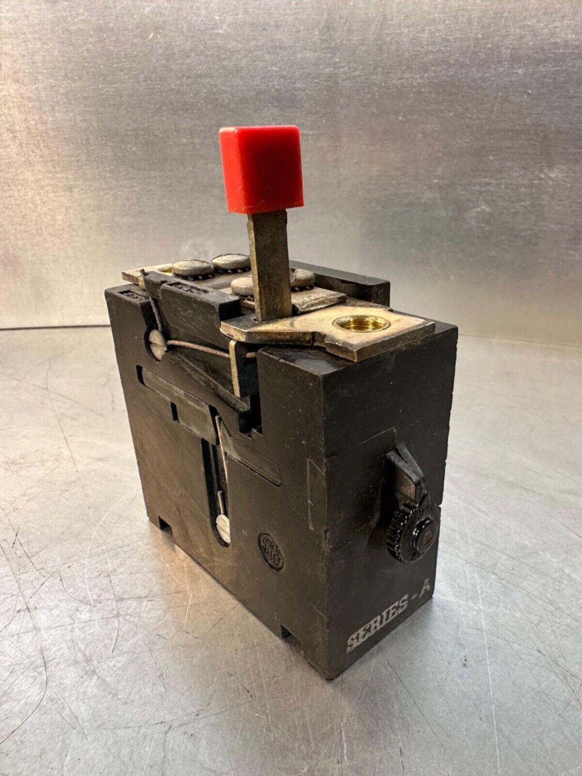 Allen Bradley 124E022 600V Std Pilot Duty Relay 218A4023P1 (4c-37)