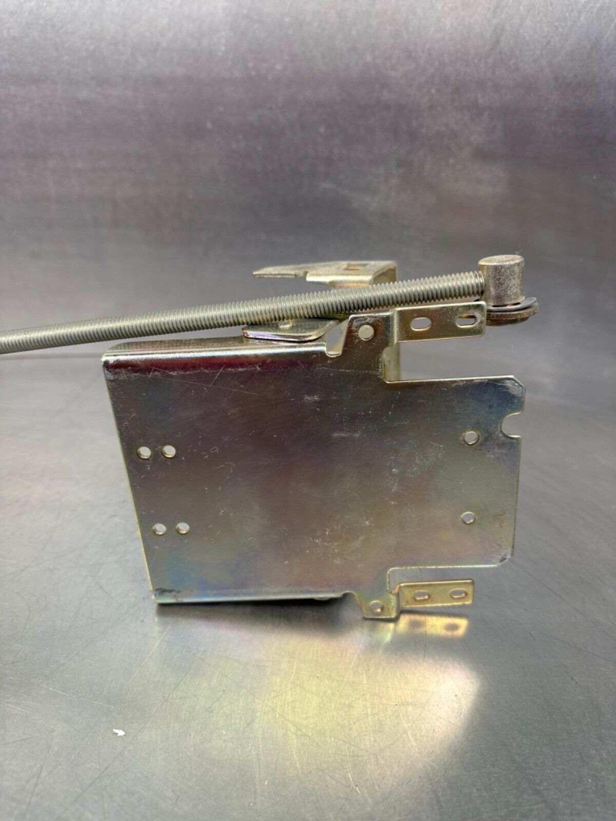 ALLEN BRADLEY 1494V-M40 SER. A Breaker Disconnect Hardware  (4E-19)