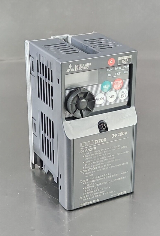 Mitsubishi FR-D720-0.1K-60 Inverter drive D700 200V  (BIN4.4.4)