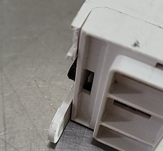 Eaton E05NBXRJ3A Fuse HolderB32X3N (BIN354)