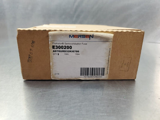 Mersen E300200 Protistor Semiconductor Fuse, (A070URD32KI0700) 700V 700A.  4C-34