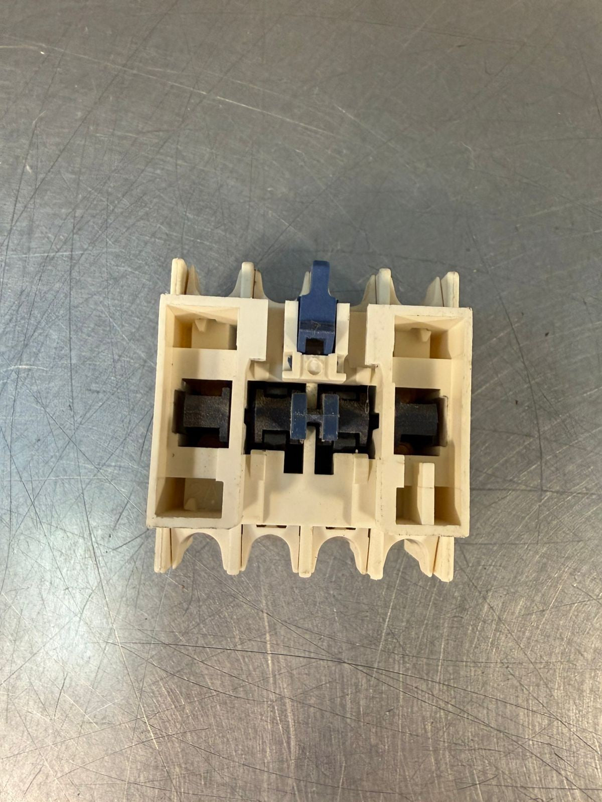 Telemecanique LADN22 Contact Block    LA1-DN22                     (7.4.2)