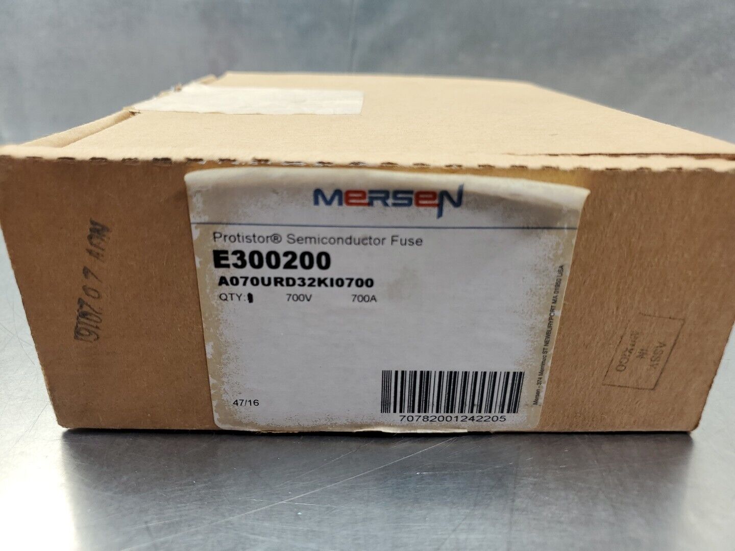 Mersen E300200 Protistor Semiconductor Fuse, (A070URD32KI0700) 700V 700A.  4C-34