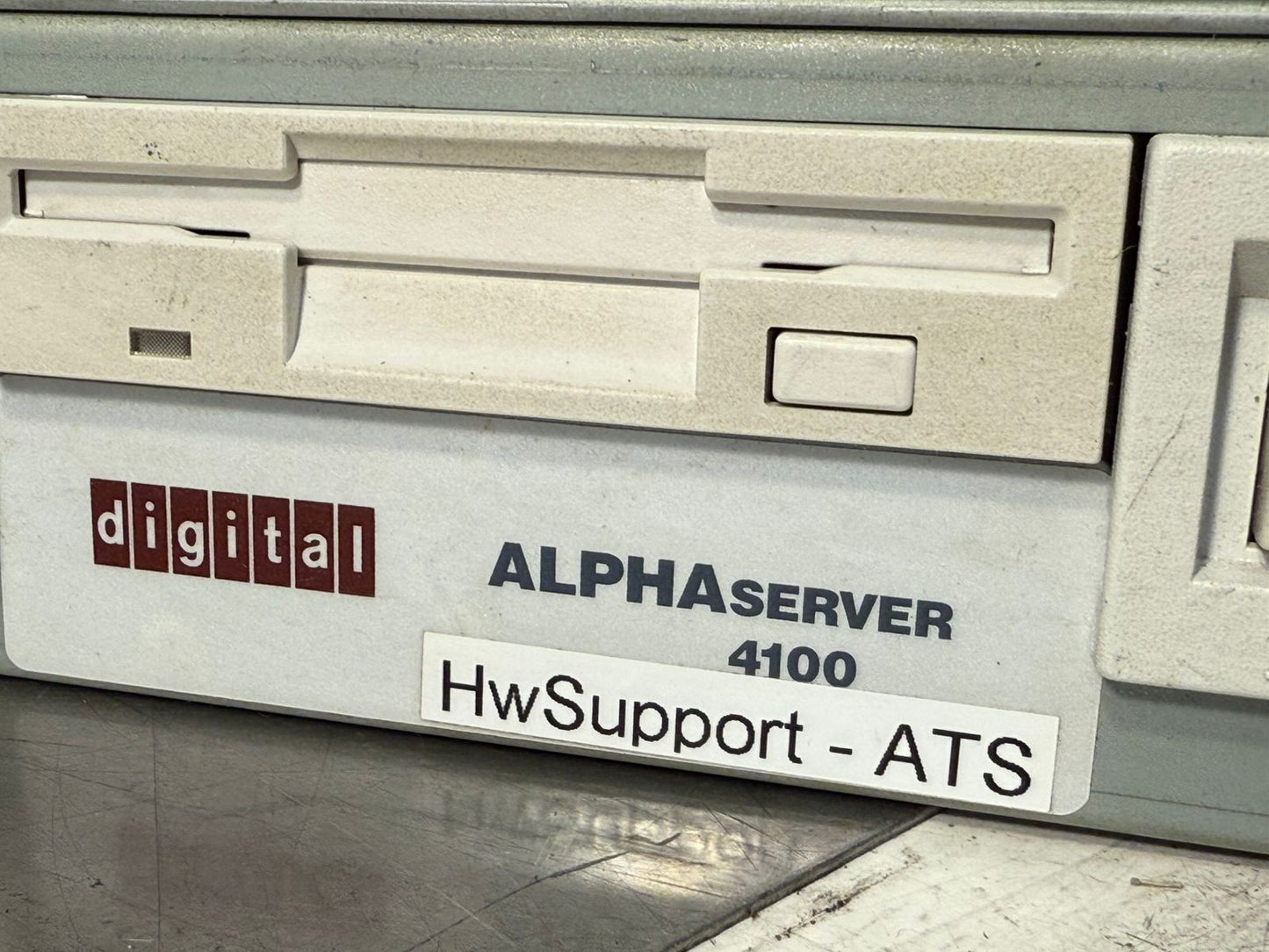 Digital Alpha Server ASVR 4100 BA30A-AA              (12.6.1)