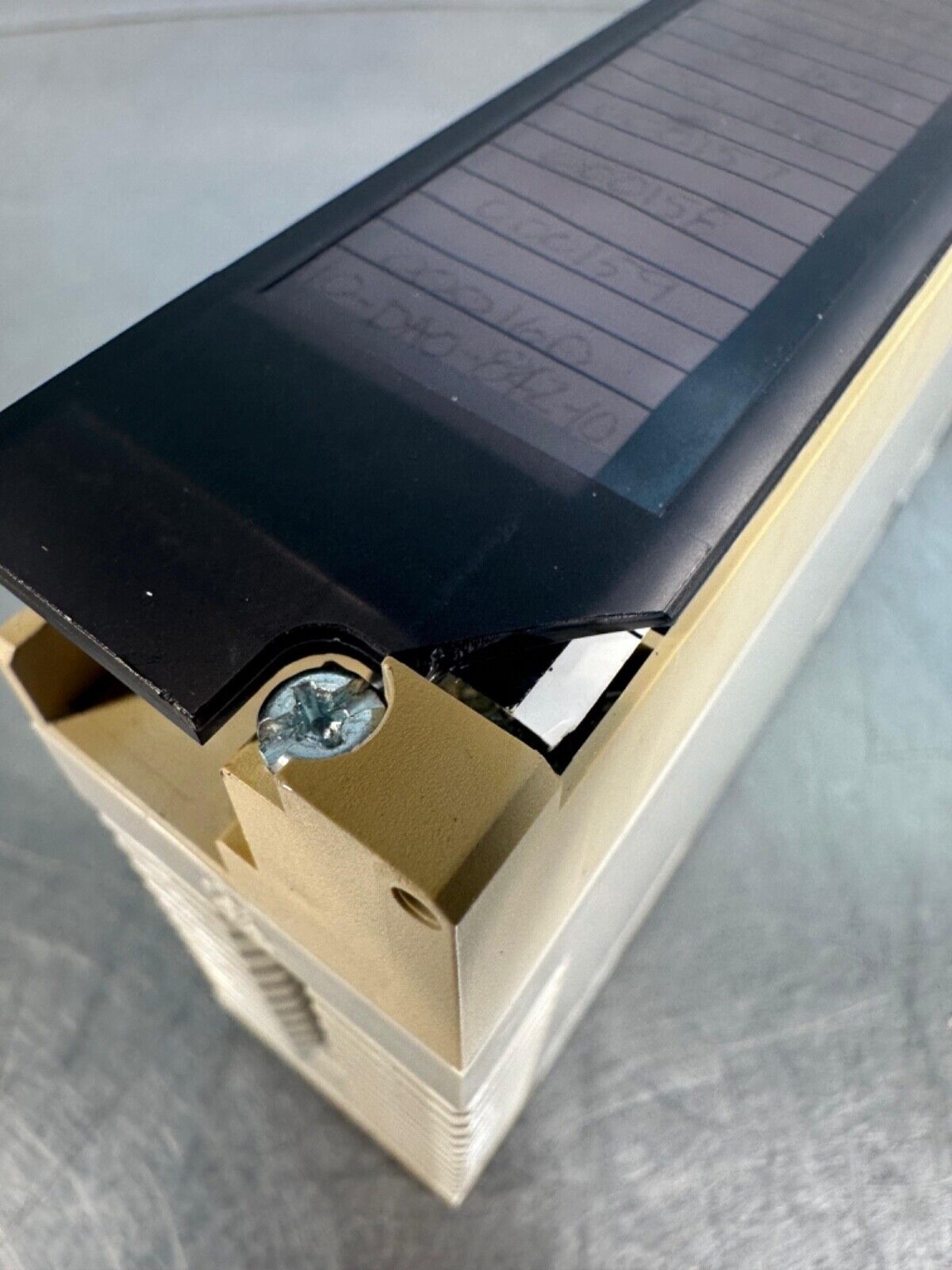 Schneider - 140 DAO84210 Output Module, 115-230VAC, (3B-29)