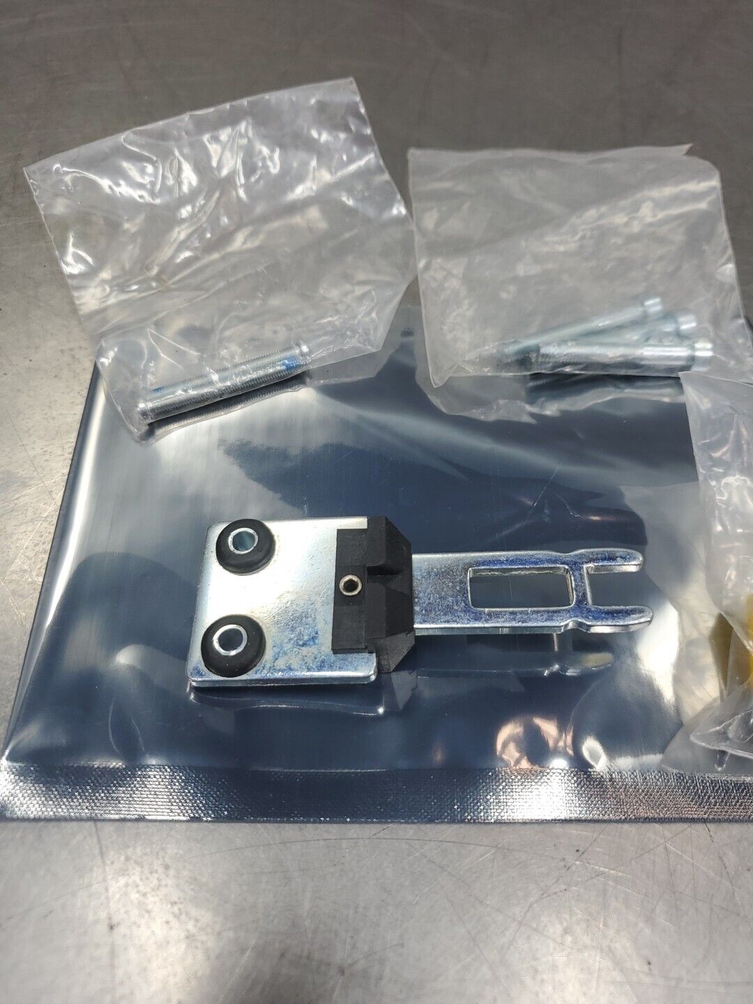 Schmersal 131013775 Standard Straight Actuator Key Kit.                    5E-38