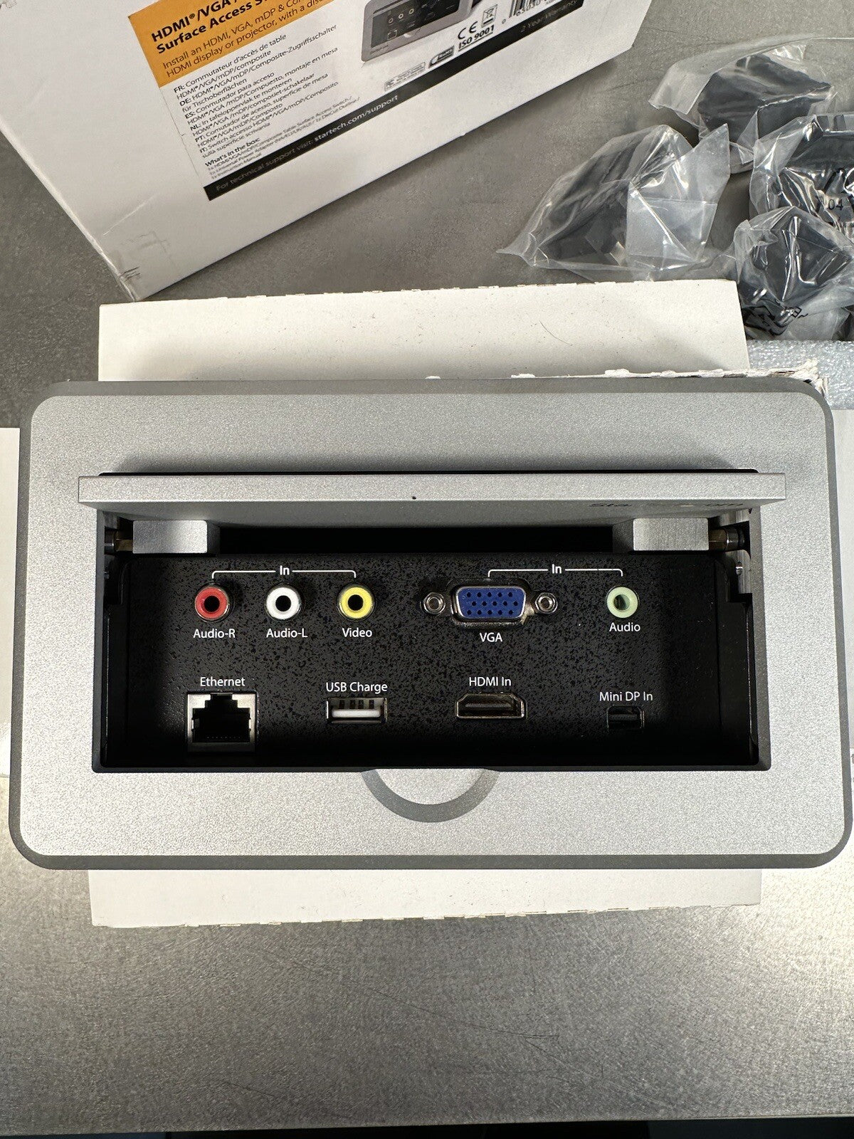 Startech.com Conference Table Connectivity Box HdmiVgaMini Displayport BIN1.1.1