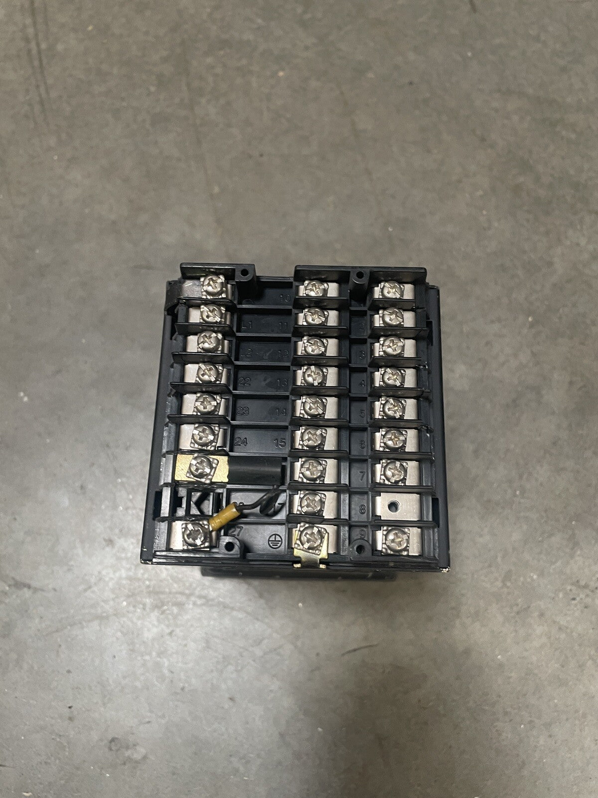 HONEYWELL 12 VA UDC 3300 CONTROLLER 90-250 VAC 50/60 Hz. @bin1.5.1