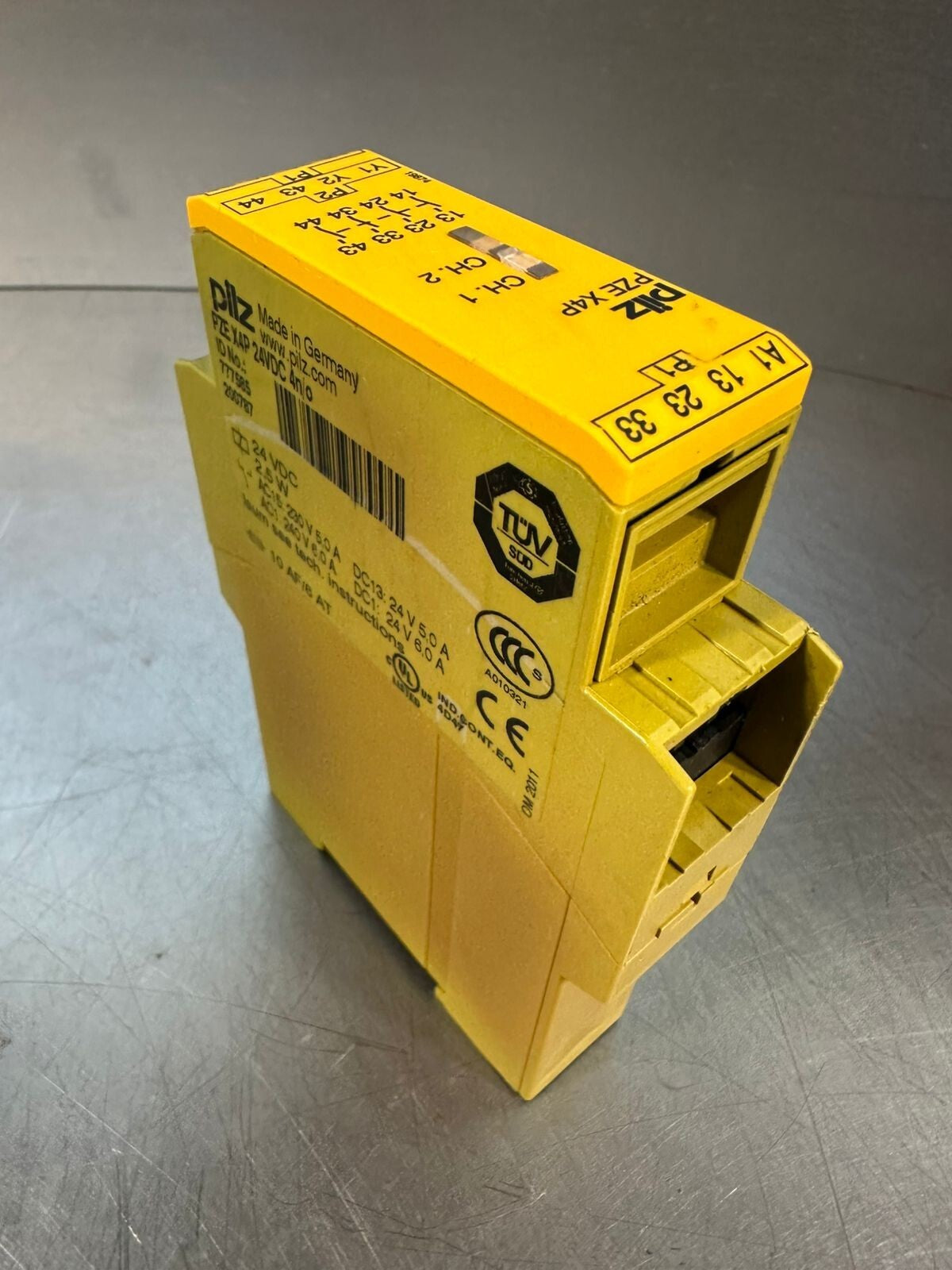 Pilz 777585 PZE X4P SAFETY RELAY 24VDC 4N/O 777585                (4.3.4)