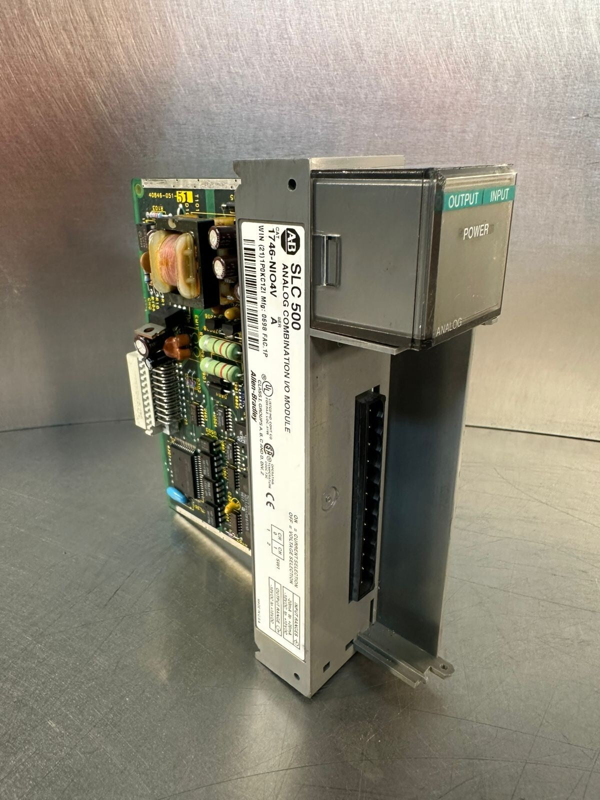 Allen-Bradley 1746-NIO4V /A Analog Combination Module  (4.4.4)