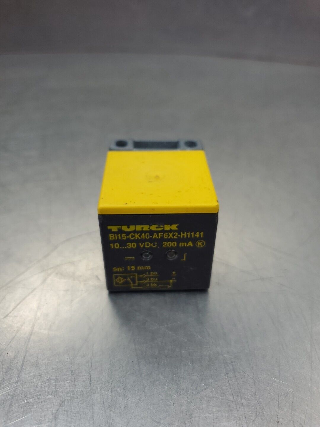 TURCK Bi15-CK40-AP6X2-H1141 10-30VDC Proximity Switch.                        5D