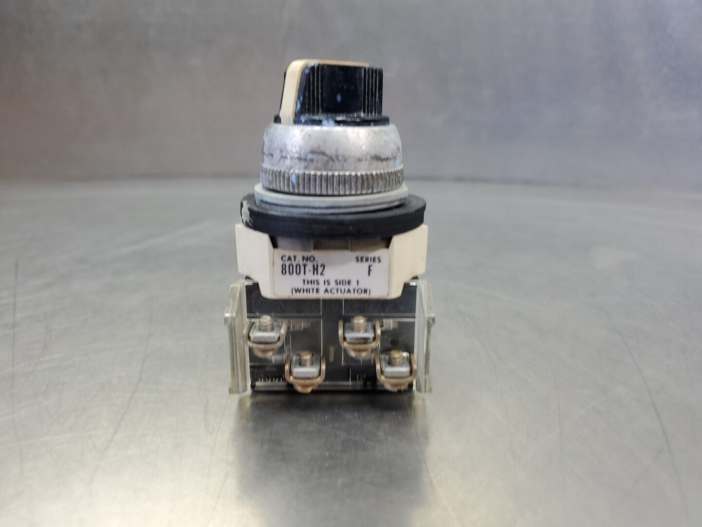 Allen Bradley 800T-H2 Ser 5 2-Pos Maintained Selector Switch.              4E-29