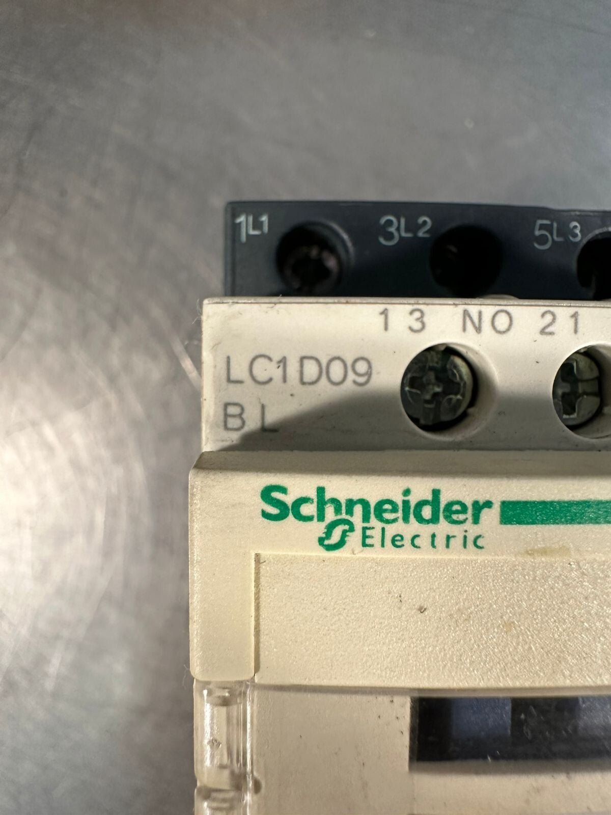 Schneider LC1D09BL 24VDC Contactor 3poles 09A 4KW/400V 5HP/480V (1.1.1)