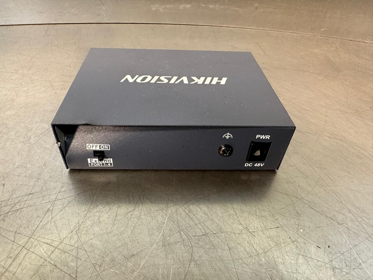 Hikvision DS-3E0105P-E2 4-Port Fast Ethernet 48V 1.35A              (6.3.4)