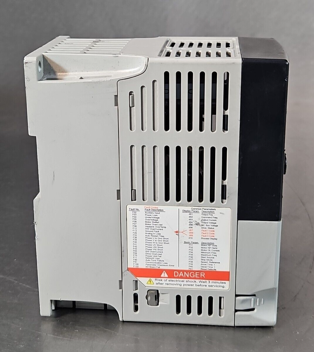 Allen Bradley 22A-D2P3N104 Series A Powerflex 4 1 HP AC Drive           (BIN644)