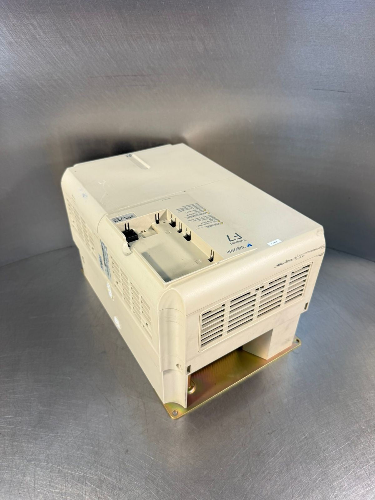 Yaskawa CIMR-F7U4018 Drive 3Ph           (5.5.2)