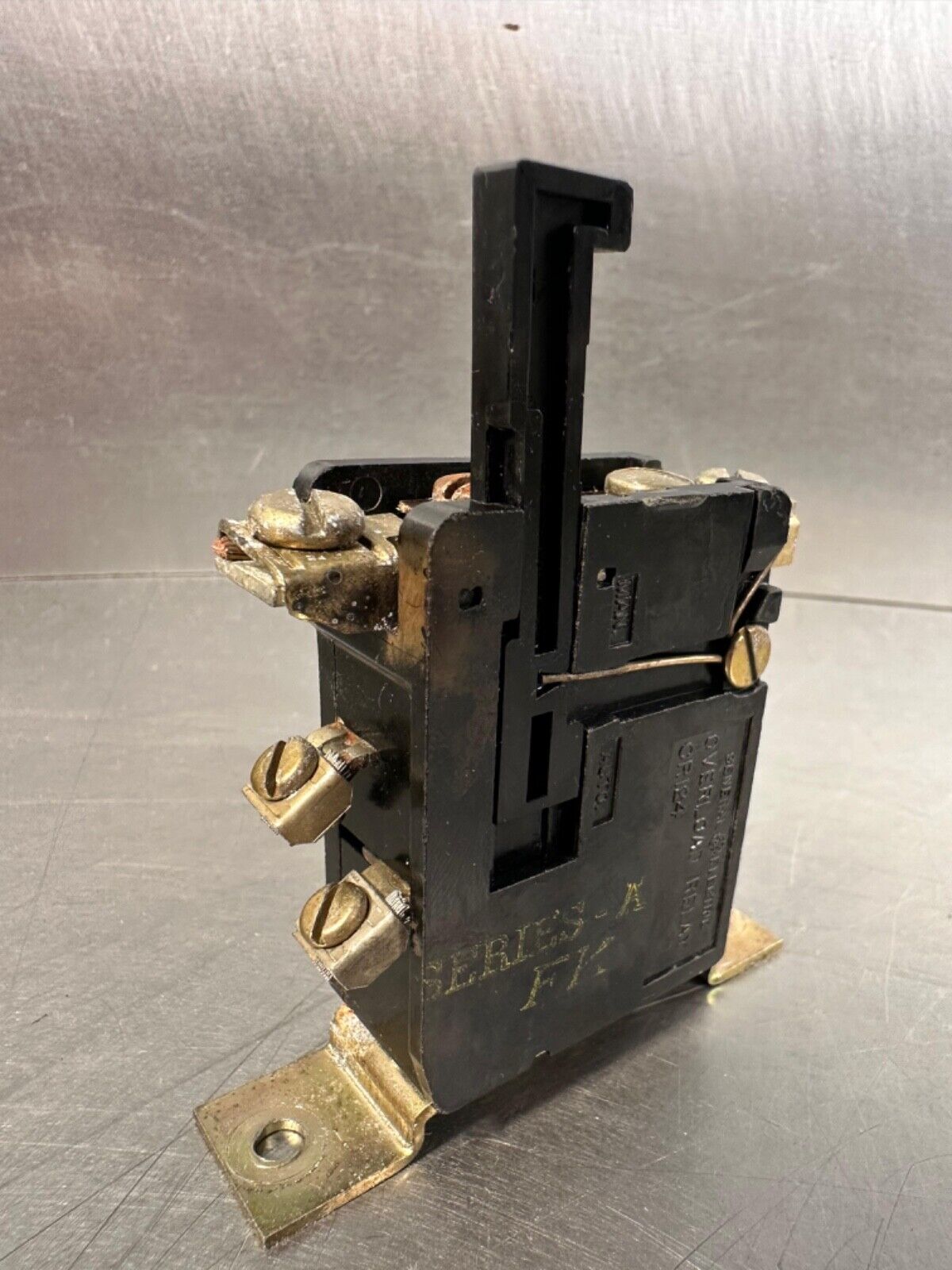 GE 124C028 Relay, 600VAC Std Pilot Duty.                   (4c-39)