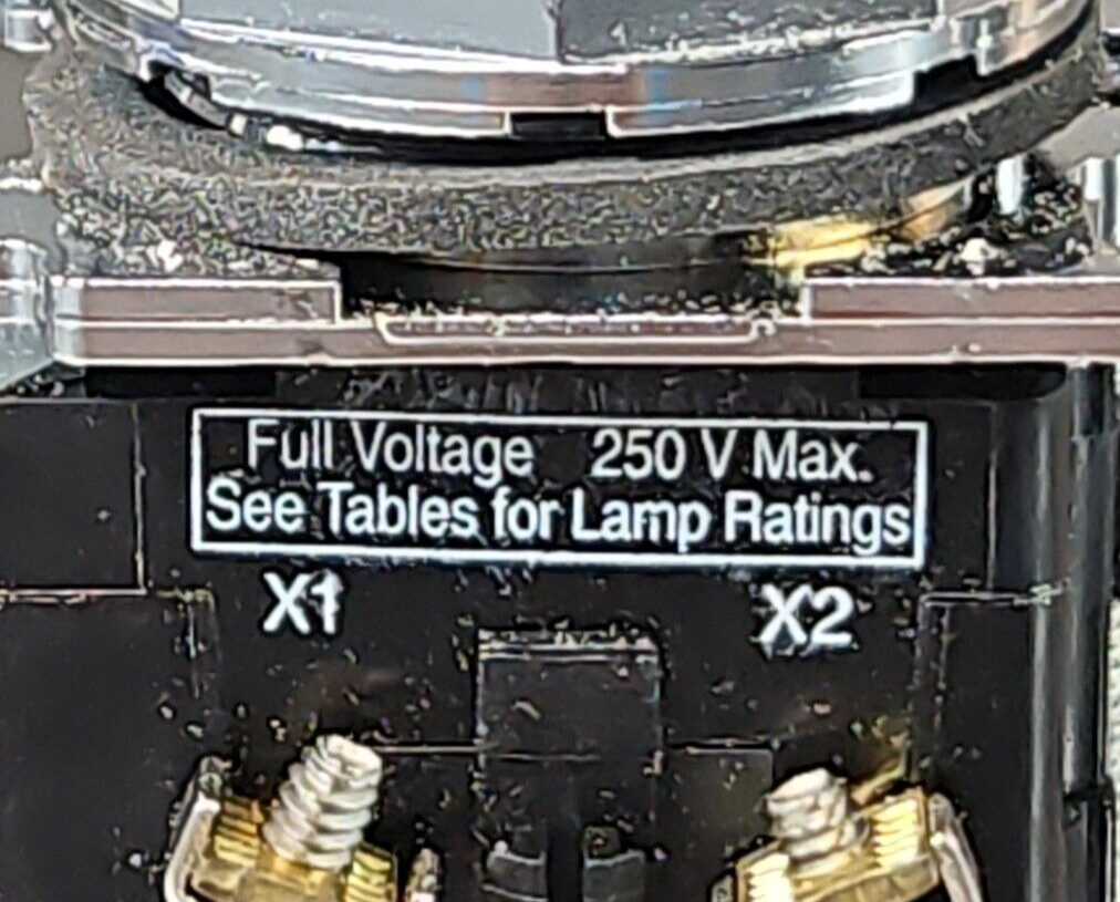 SQUARE D 10250T297LAP2A Ocuppancy switch prestest 120V red                  Loc4