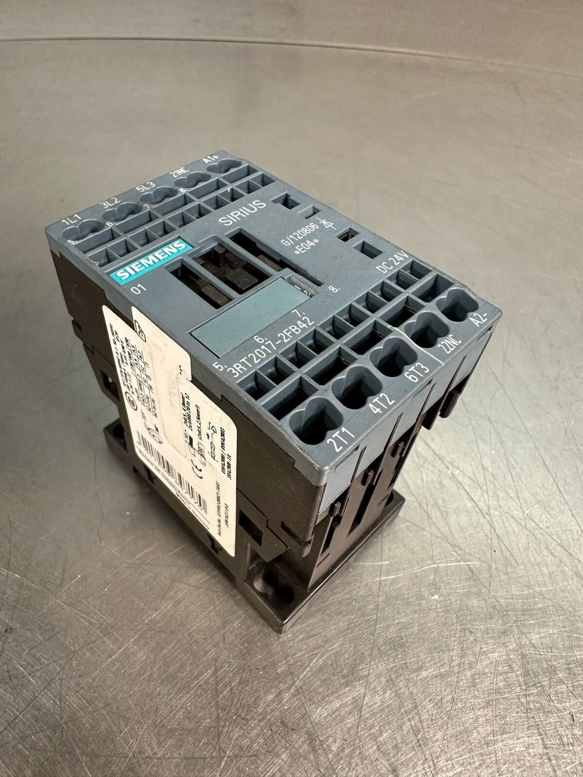 Siemens 3RT2017-2FB42 CONTACTOR 24V 3 POLE SIRIUS                   (7.4.2)