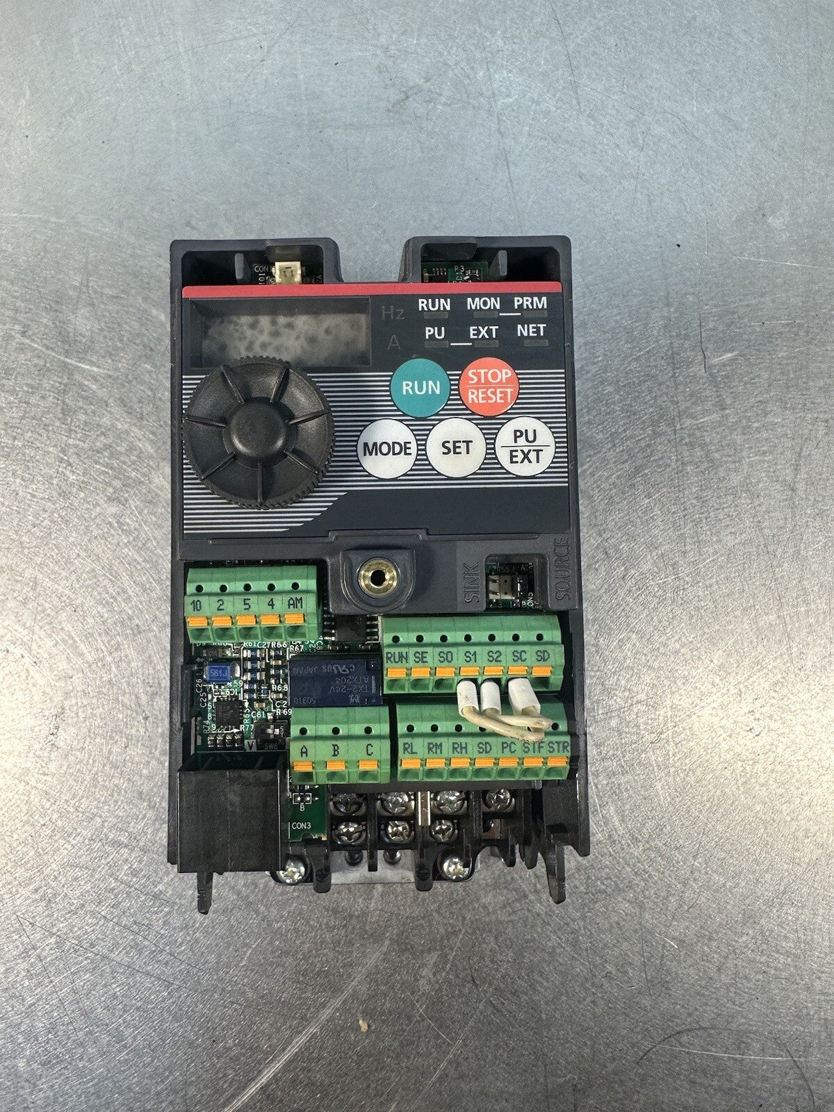 MITSUBISHI FR-D720-014-NA INVERTER 2.3A 3PH 200-240VAC 50/60HZ -(BIN-1.5.1)