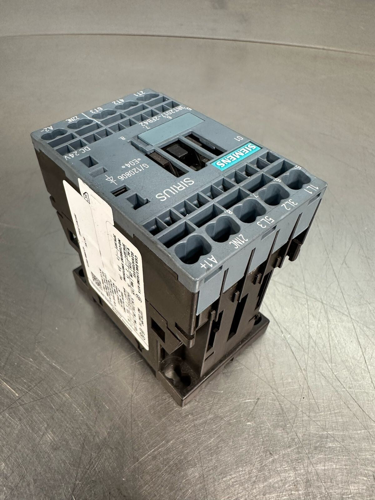 Siemens 3RT2017-2FB42 CONTACTOR 24V 3 POLE SIRIUS                   (7.4.2)