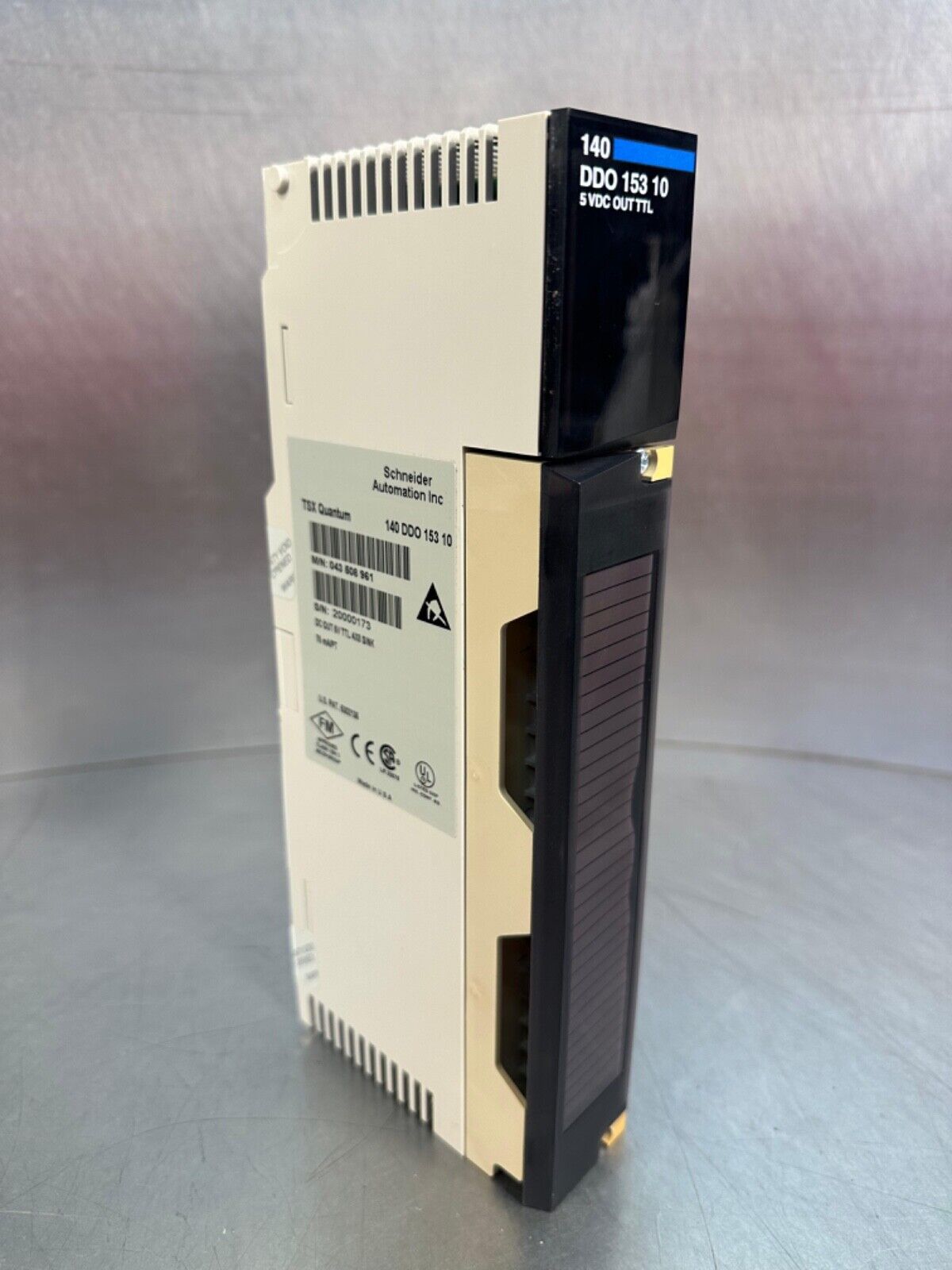 Schneider Automation 140 DDO 153 10 5VDC Out TTL  (3B-29)