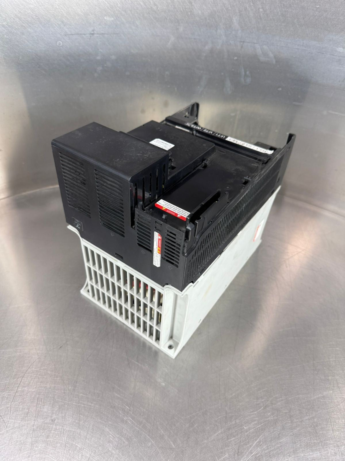 Allen-Bradley 25c-D037N114 /B 3Ph 380-480V 47.63Hz                 (2.5.3)