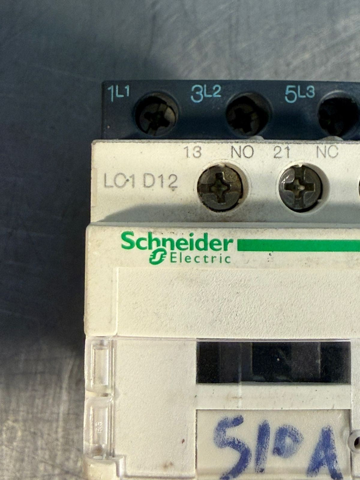 Schneider Electric LC1D12  Contactor LC1D12 / 12G7AB            (4.1.3)