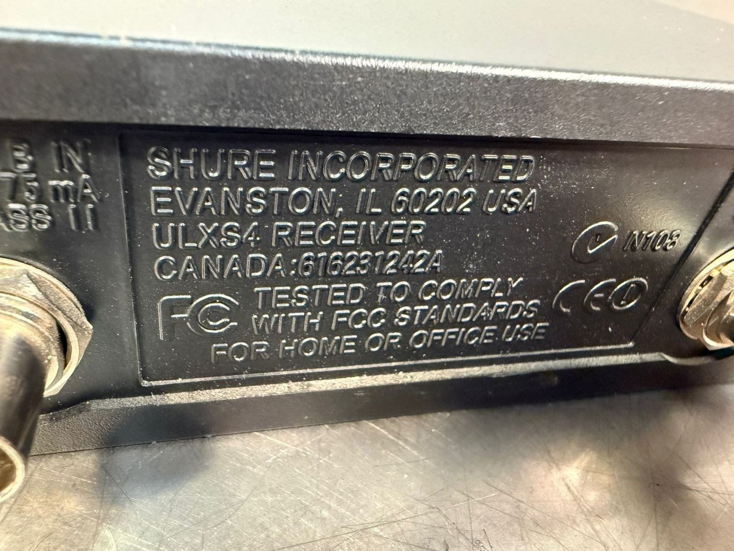 Shure ULXS4 Standard Diversity Receiver 662-698                    (3.3.2)