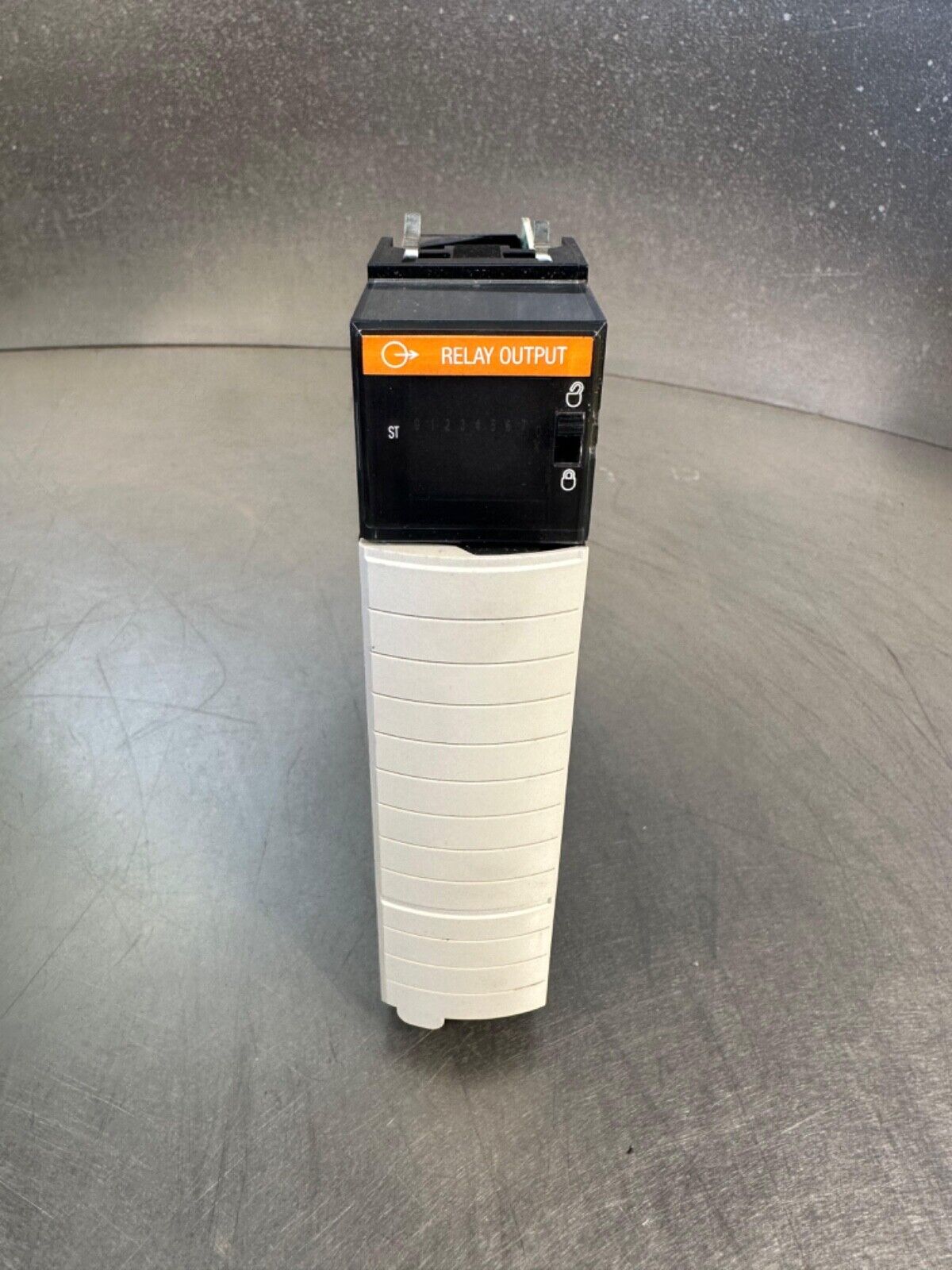 Allen Bradley Digital Relay Module  1756-OX8I /A (3C-31)