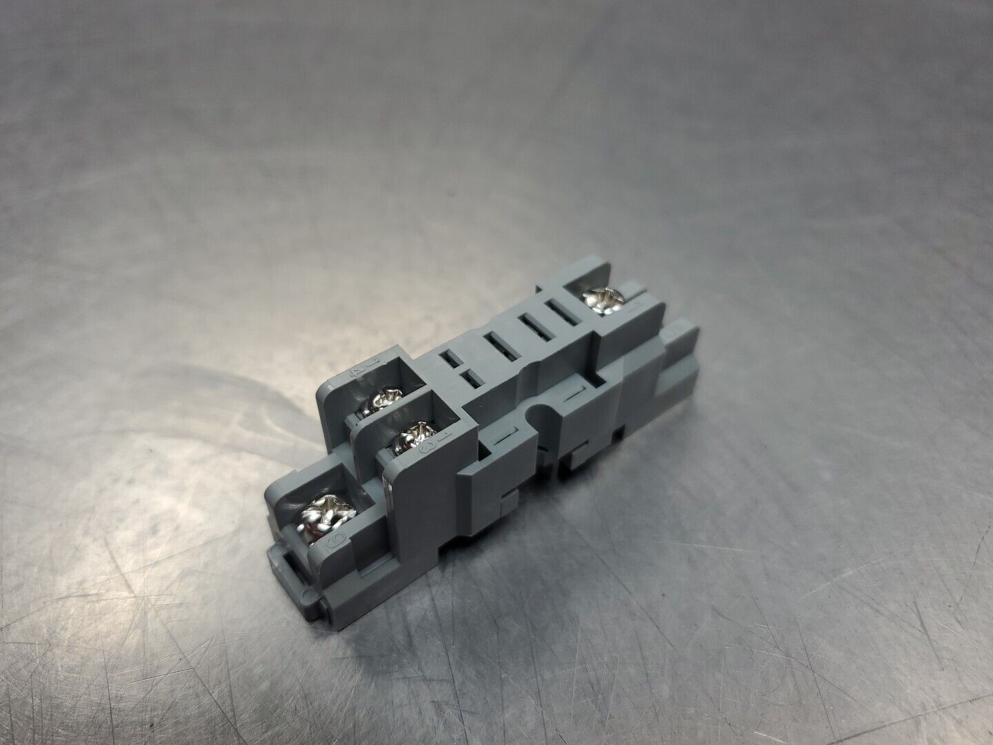 IDEC SHIB-05U Relay Socket, 10A 300V.                                      4D-29