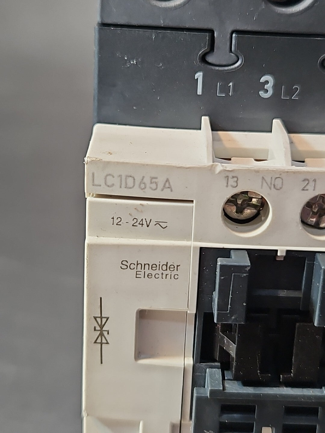 Schneider LC1D65A Coil Contactor 80A                                    (BIN212)
