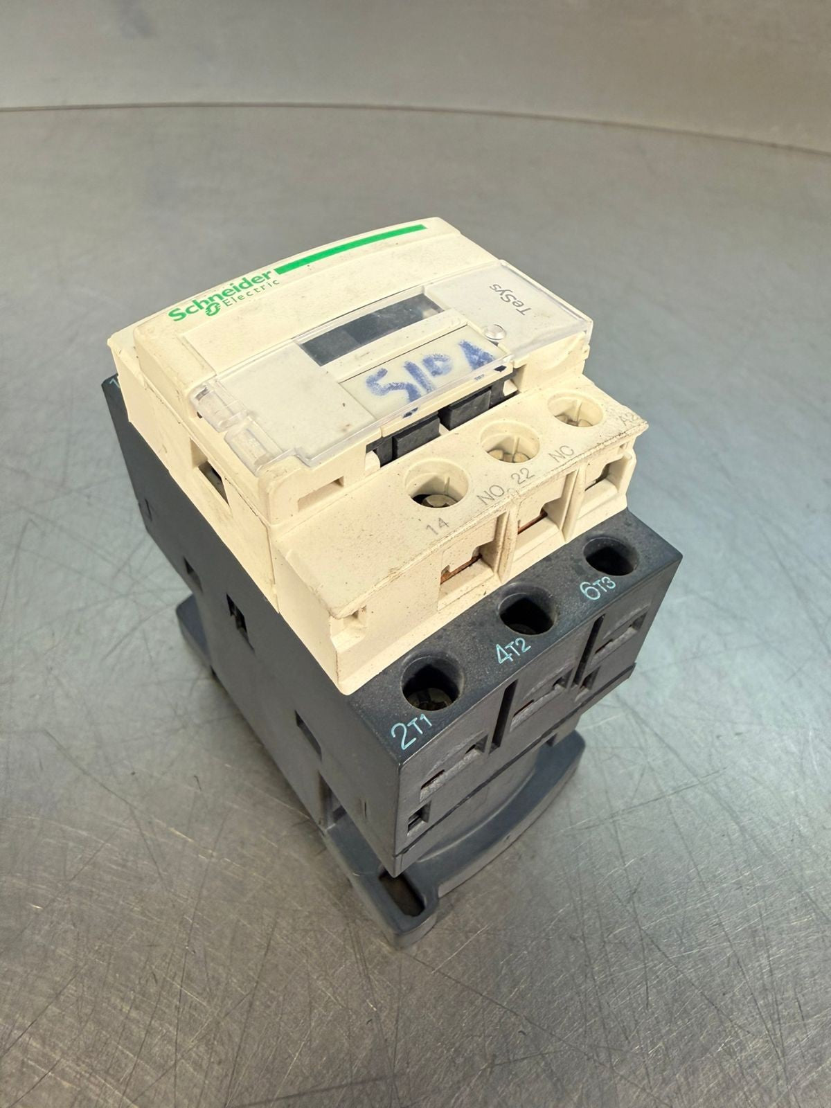 Schneider Electric LC1D12  Contactor LC1D12 / 12G7AB            (4.1.3)