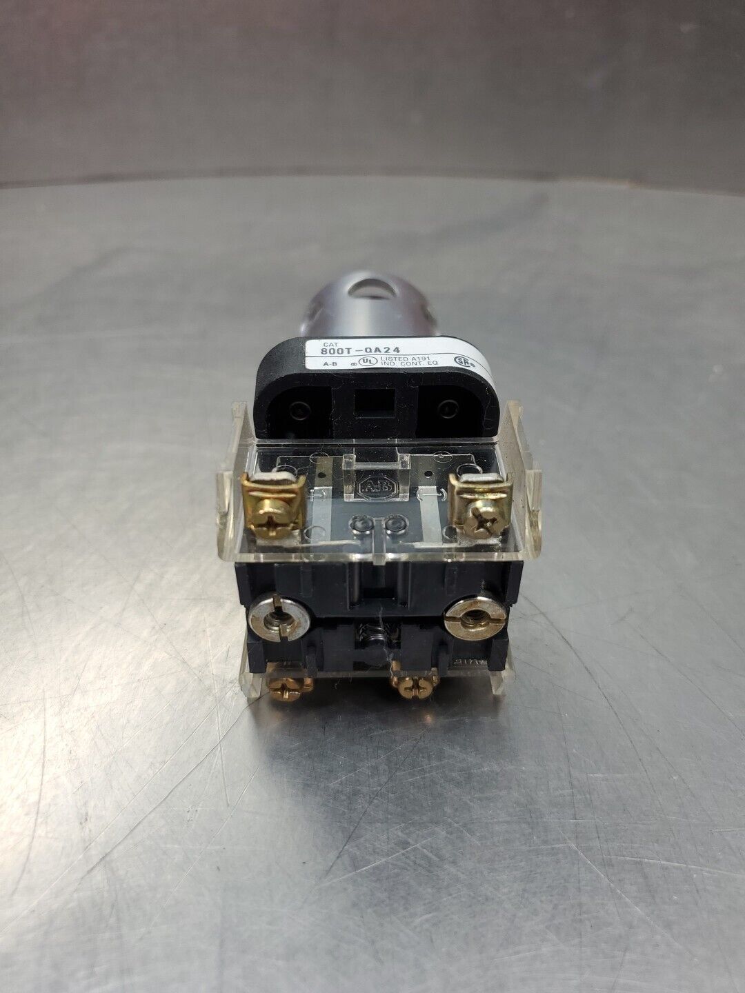 Allen-Bradley 800T-QA24 Ser T Momentary Red Push Button, Illuminated.       4D-8