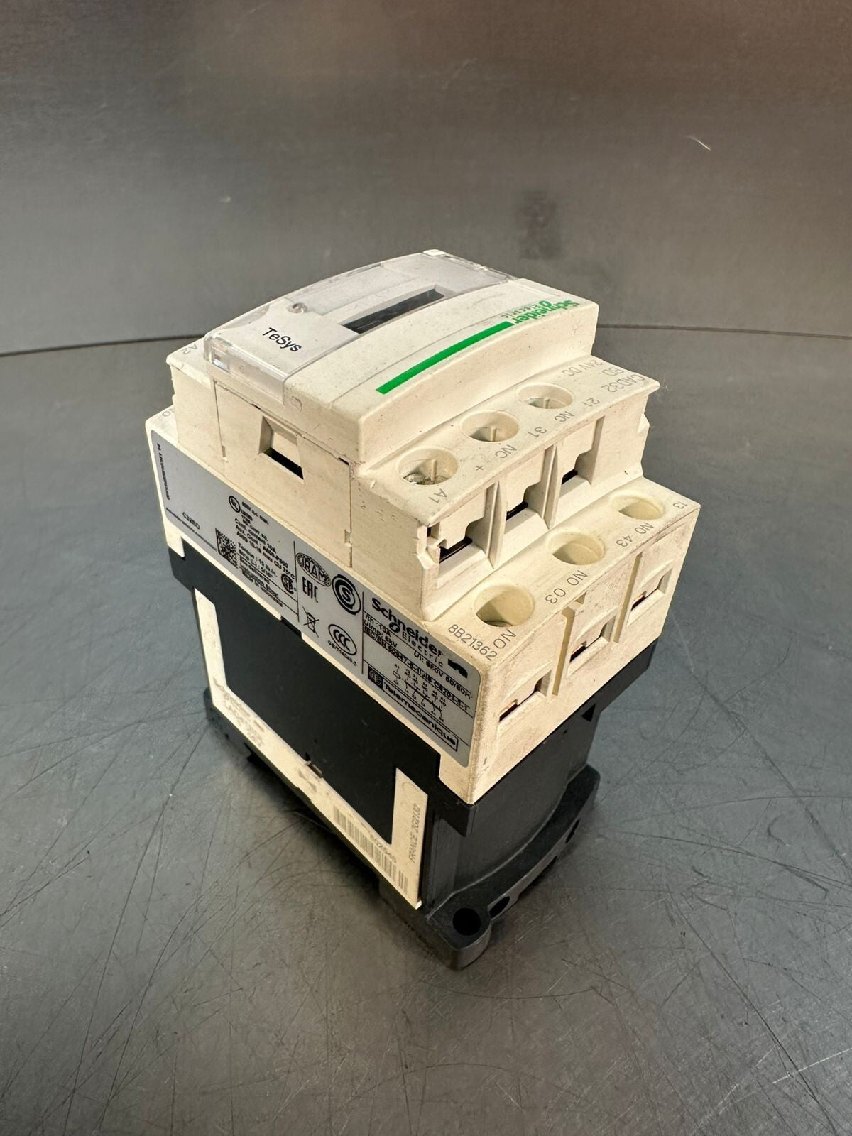 Schneider Electric Cad32BD Contactor Relay 24VDC                   (4.2.5)