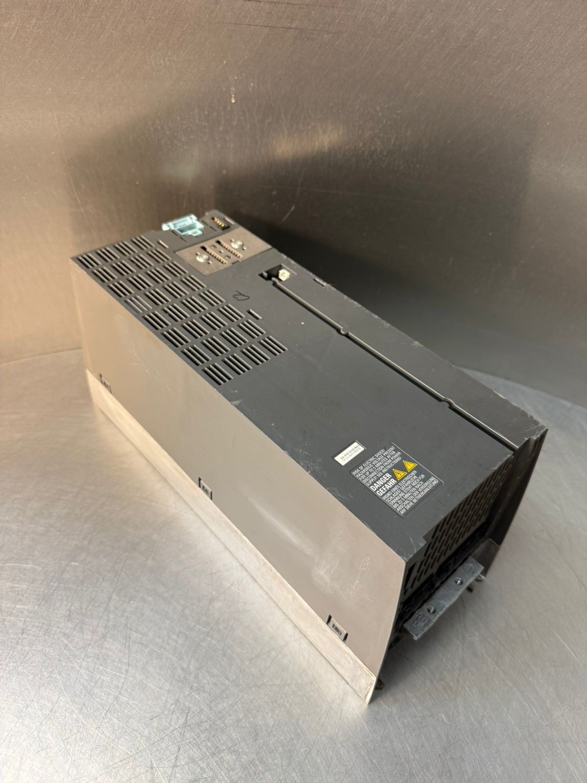 Siemens 6SL3210-1PC22-8UL0 Ver. 04 Sinamics Power Mod. 240-2      (10.4.4)