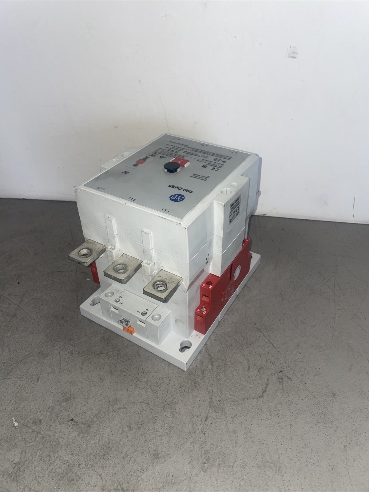 AB Allen-Bradley 100-D420 Industrial Contactor 100-D 110-130V    (bin2.5.2)