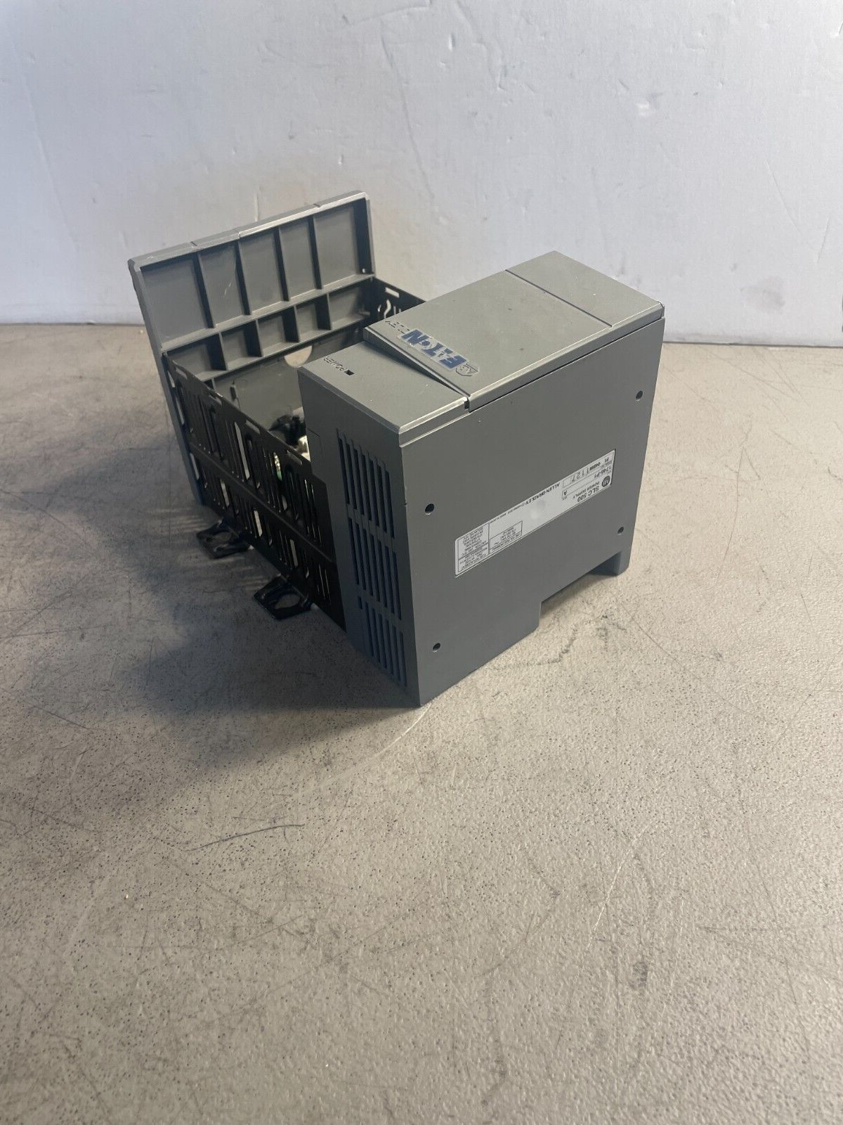 Eaton ALLEN BRADLEY SLC-500 1746-A4  4-Slot Rack 120/240VAC PS MODULE @1D
