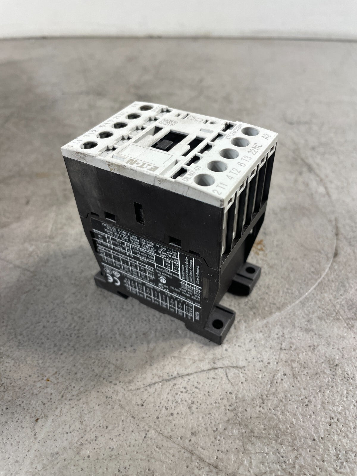 Eaton Moeller DILM7-01 White 24VDC 3 Pole Phase IEC Motor Starter Contact @3.3.5