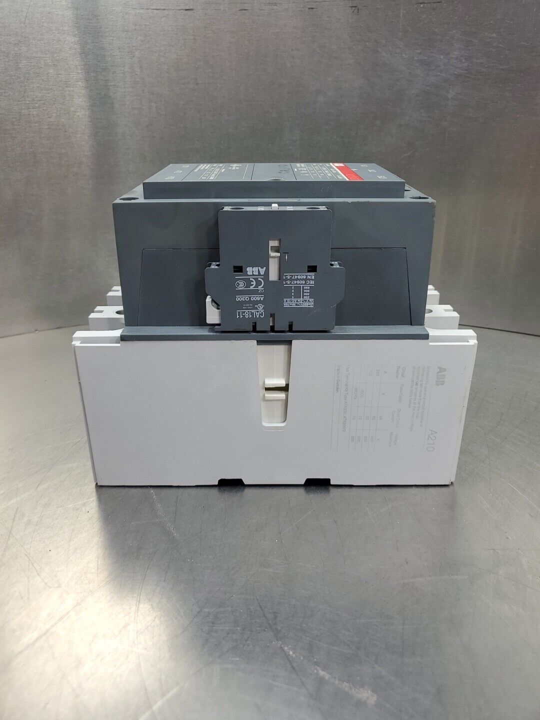 ABB A210-30 Contactor, 350A 1000V 60-200HP.                                1C-25
