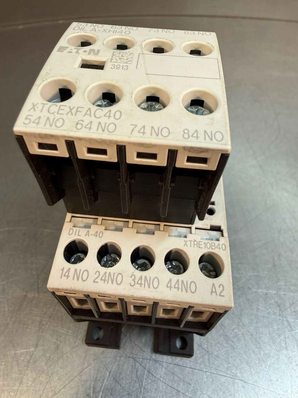 Eaton DIL  A-40. Contactor Relay.   XTRE10B40 w/ XTCEXFAC40        (9.3.4)
