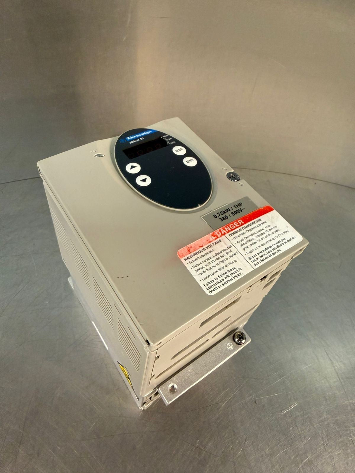 Schneider Telemecanique ATV31H075N4 0,75kw/1Hp                     (5.4.2)