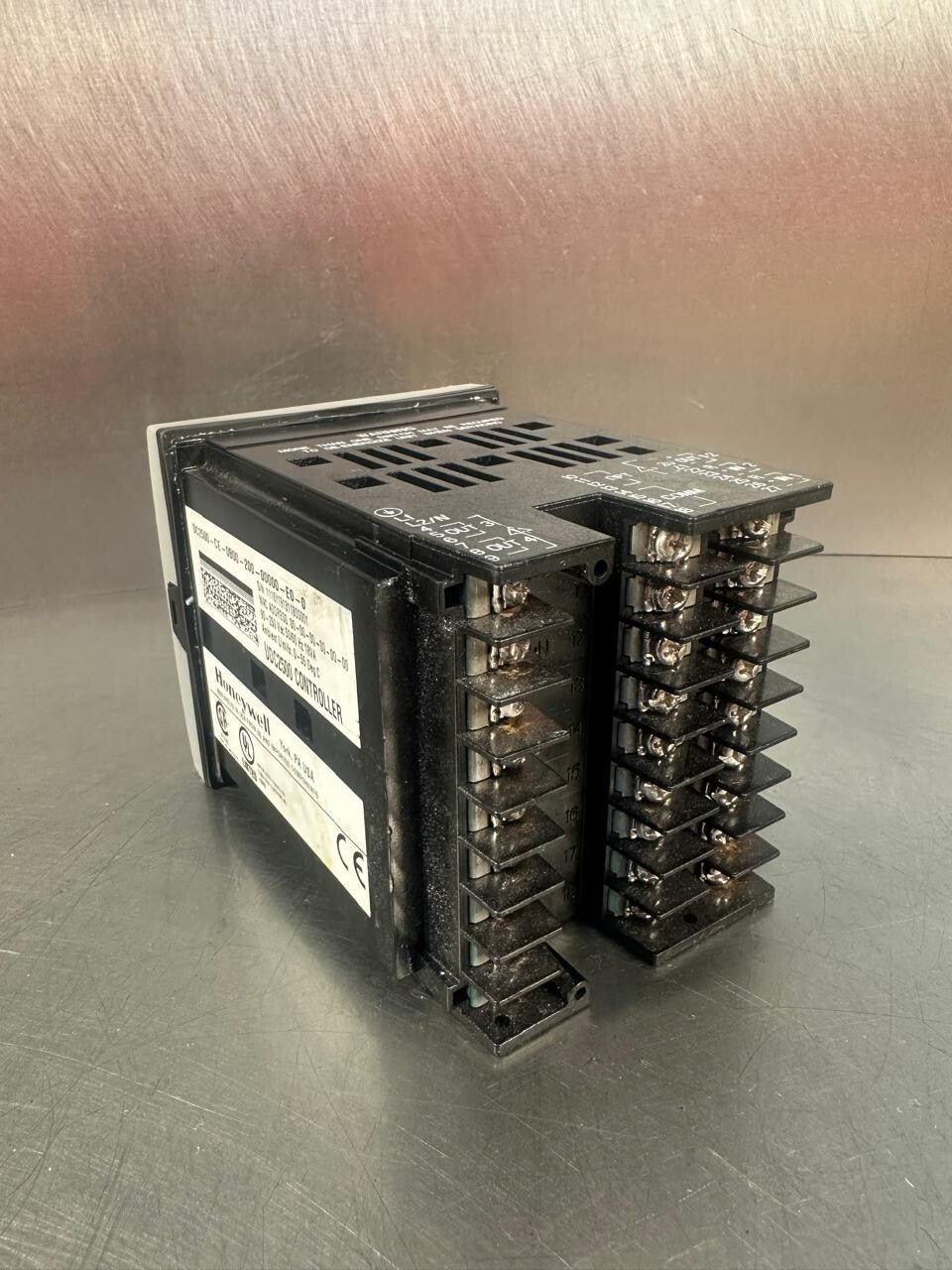 Honeywell DC2500-CE-0B00-200-00000-E0-0 UDC2500 CONTROLLER        (2.1.3)