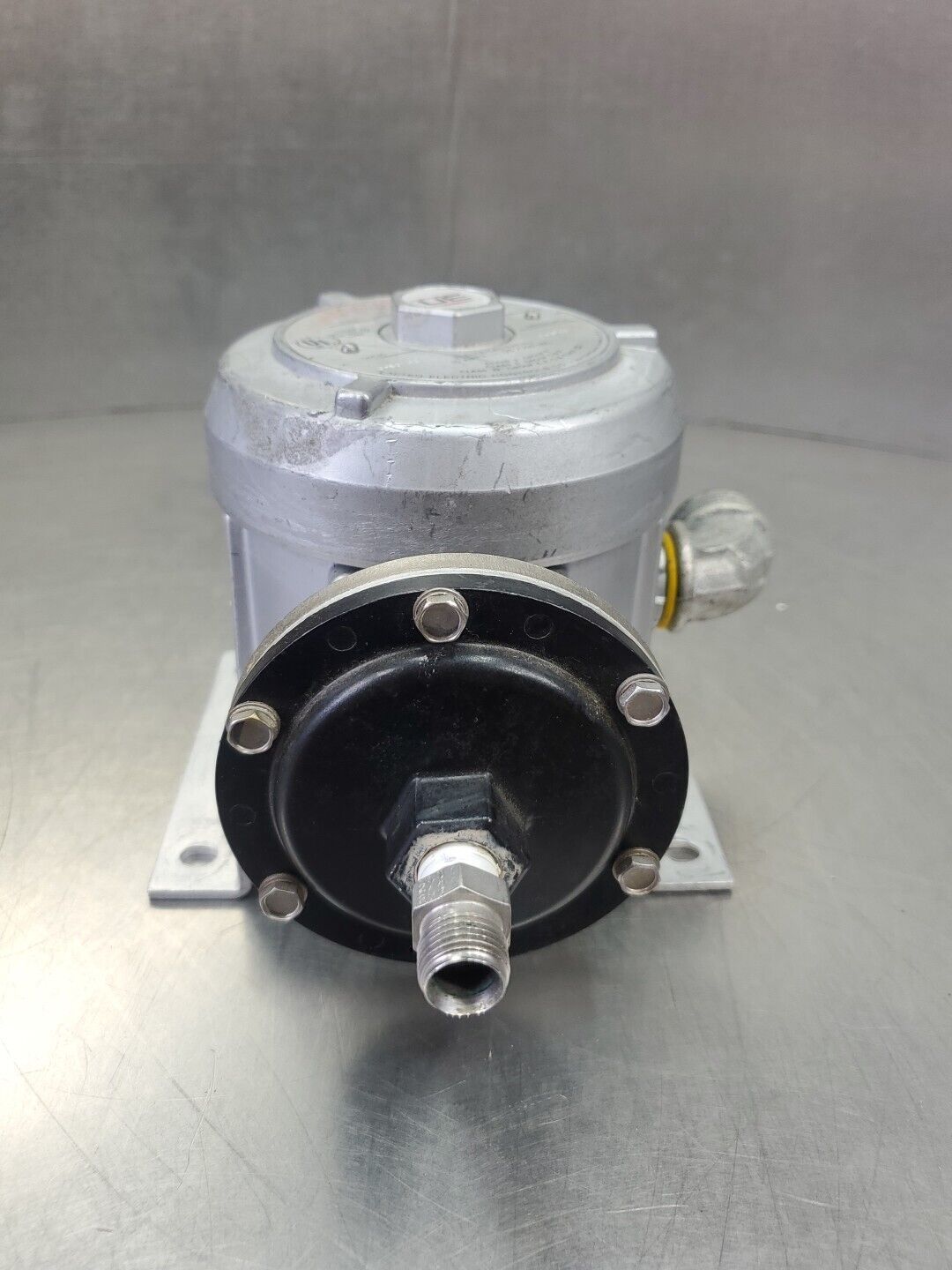 United Electric Controls J110 Model 451 Pressure Switch.                    6D-9