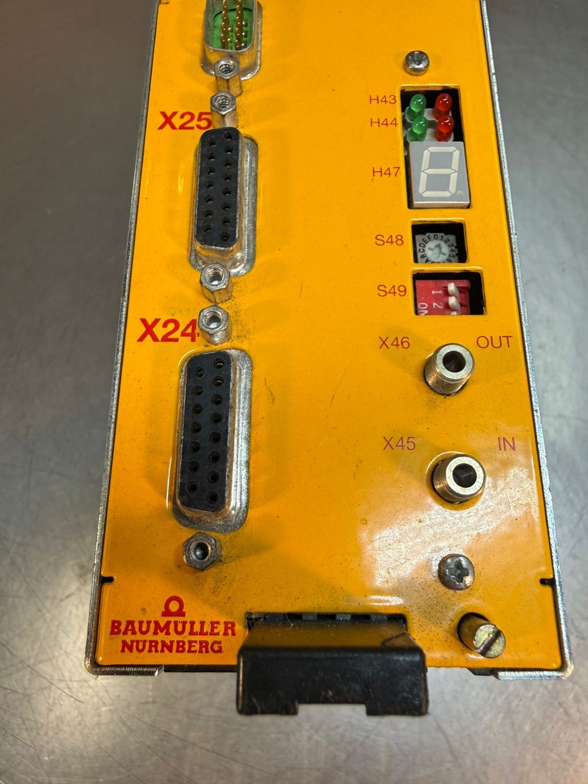 *3138 Baumuller BUS 6v Servo Drive USIP BUS 6V S304024204 00344893 M06   (5.5.3)