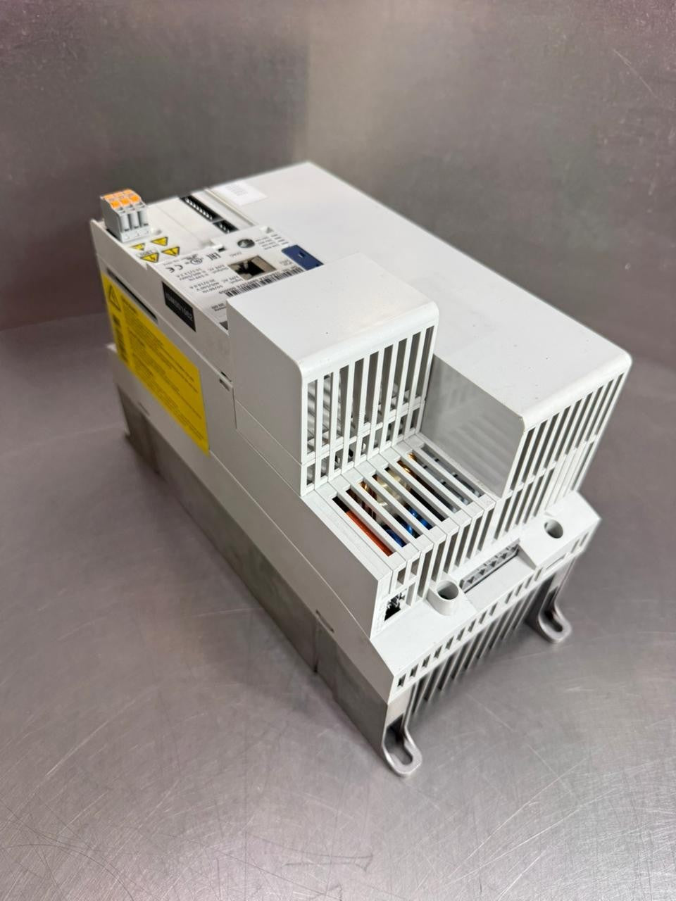 Lenze E84AVSCE7524VX0 StateLine C  8400 400/500V 7.5Kw            (10.4.5)
