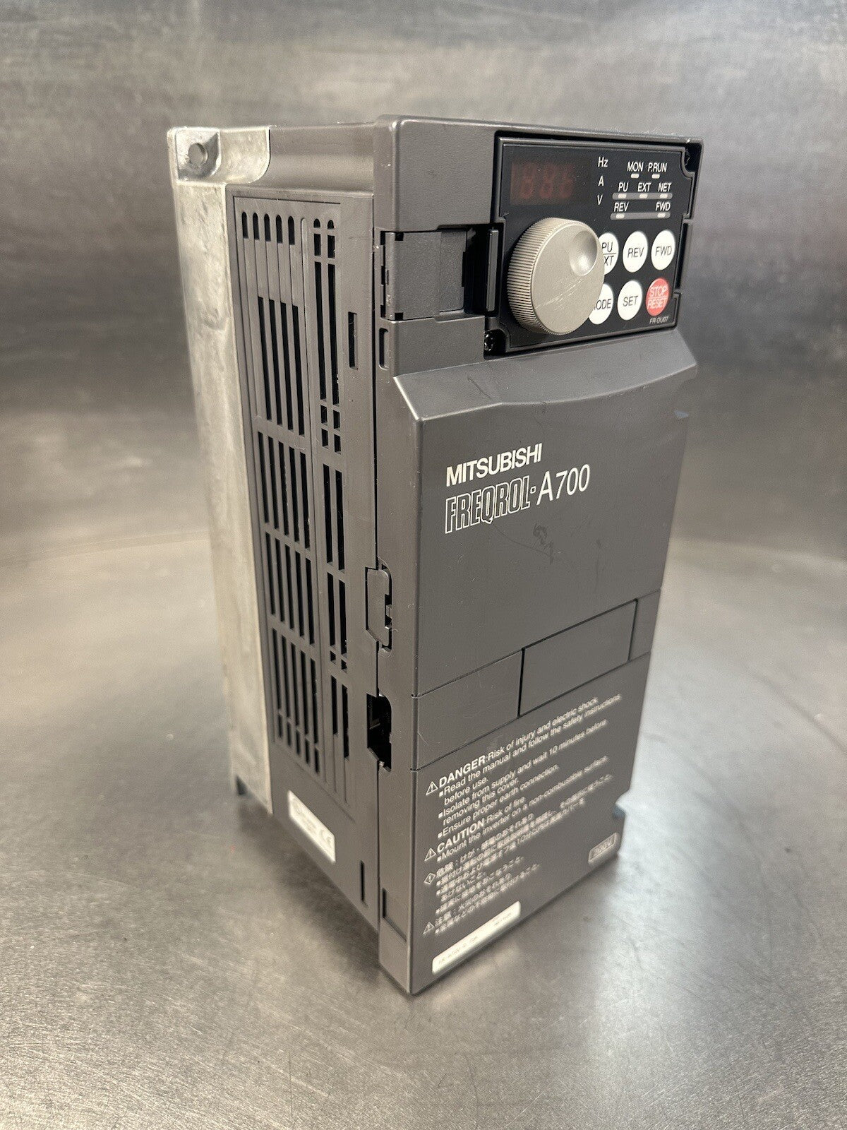 Mitsubishi ￼FR-A720-0.75K (BIN-1.2.4)
