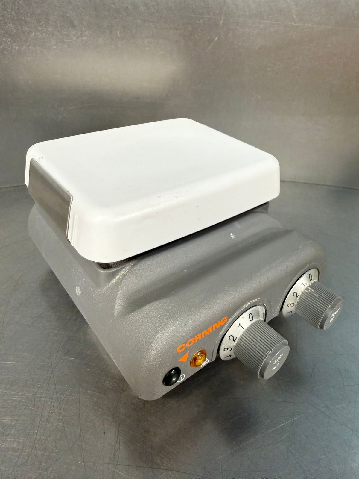 Corning Labratory 6795-220 Stirrer/Hot Plate                      (12.6.6)